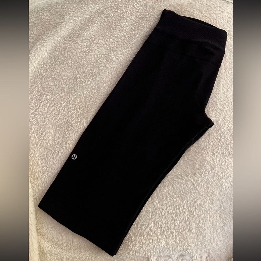❌SOLD❌ 🖤LULULEMON Clam Digger wide legged capri pants | SIZE 6 - Picture 12 of 13